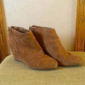 Brown suede wedge boots with heel, size 8. In good condition.
